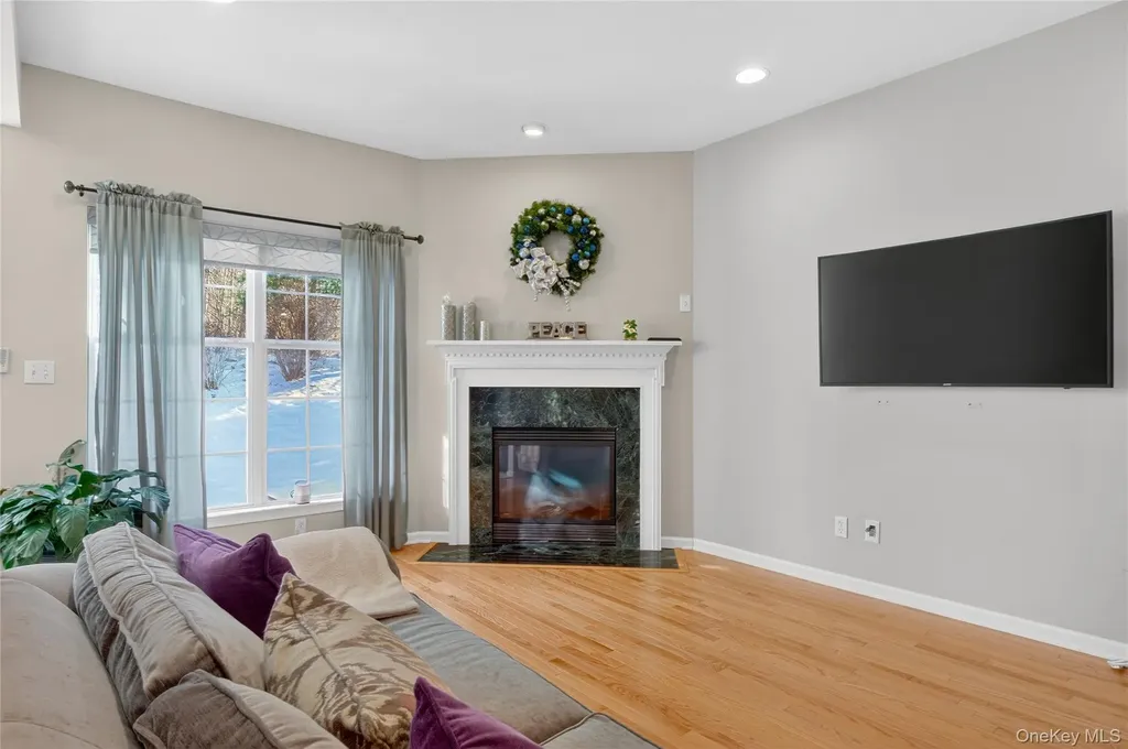 733 Huntington Drive Fishkill NY 12524