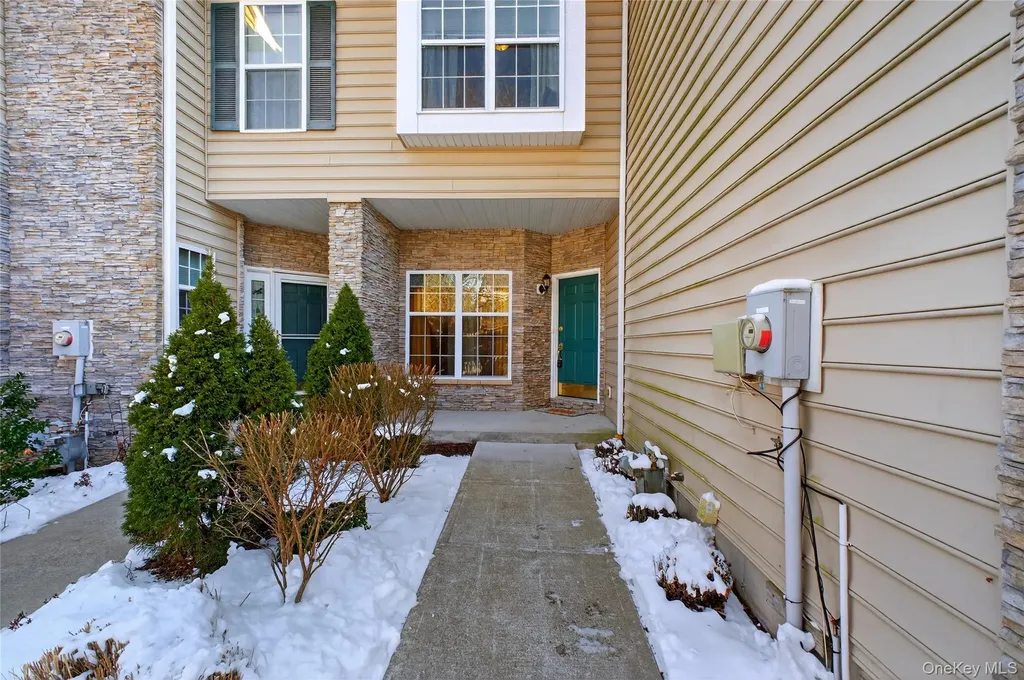 733 Huntington Drive Fishkill NY 12524