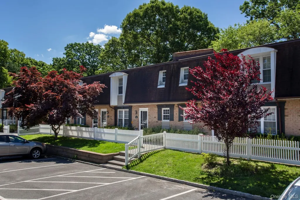 1 Villa D'est Drive Coram NY 11727