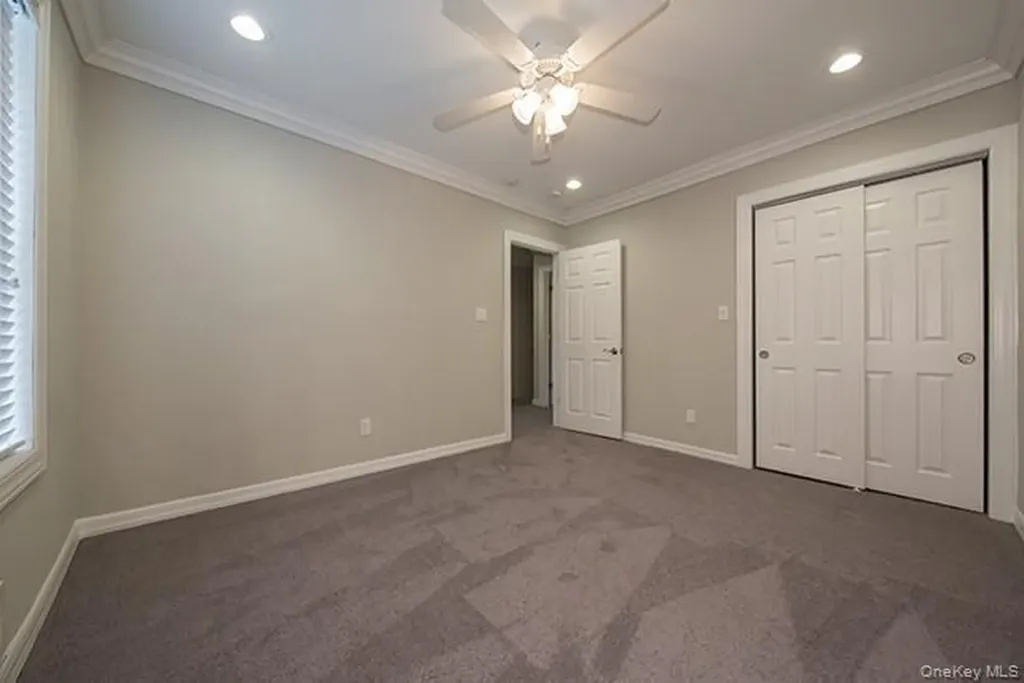 1 Villa D'est Drive Coram NY 11727