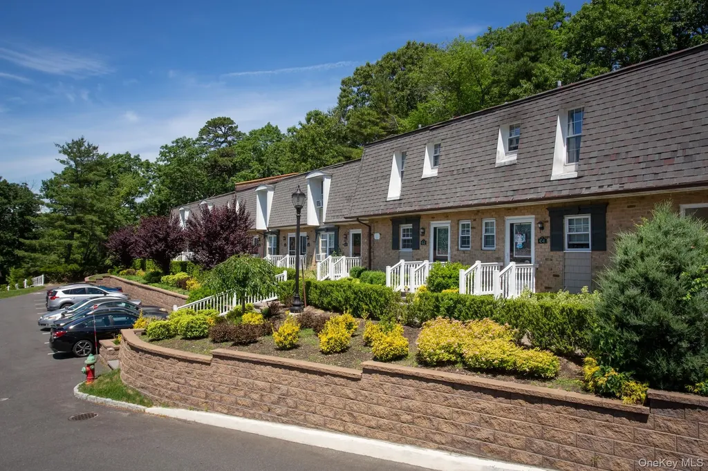 1 Villa D'est Drive Coram NY 11727