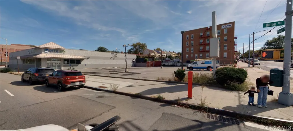 158-02 Union Turnpike Flushing NY 11366