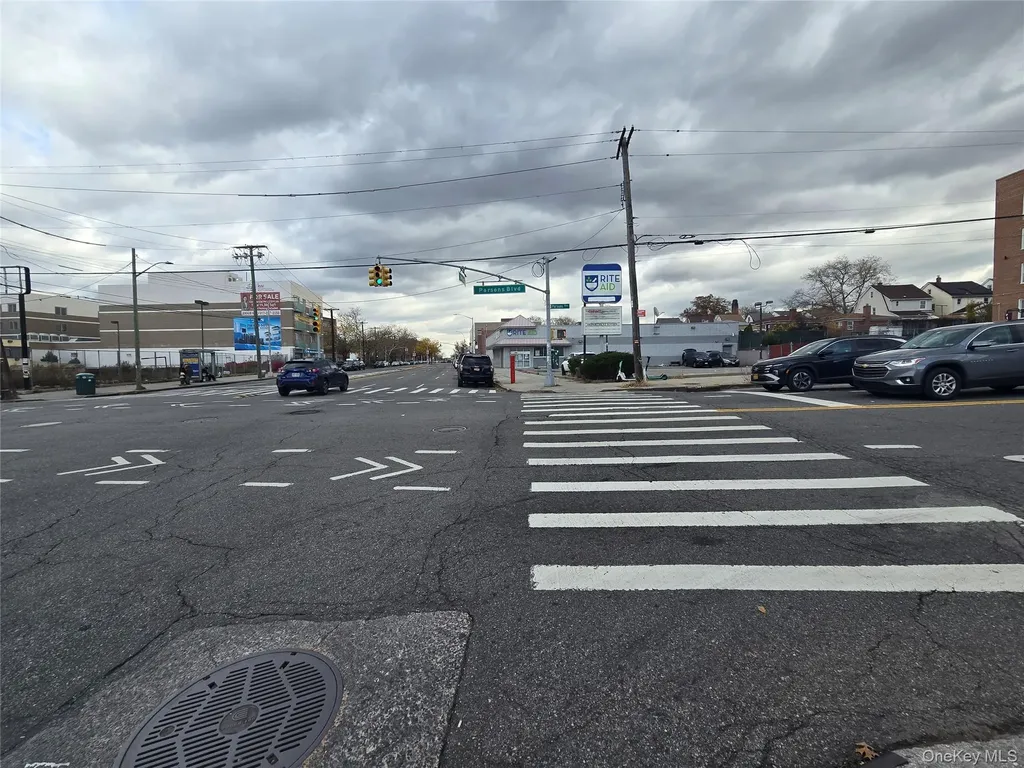 158-02 Union Turnpike Flushing NY 11366