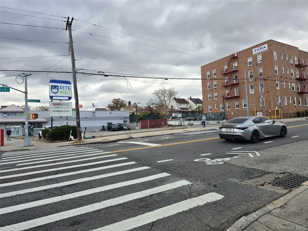 158-02 Union Turnpike Flushing NY 11366