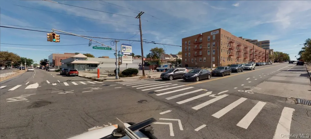 158-02 Union Turnpike Flushing NY 11366