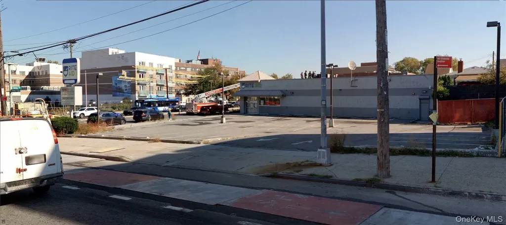 158-02 Union Turnpike Flushing NY 11366