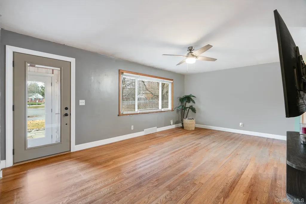15 Franklin Road Hyde Park NY 12538