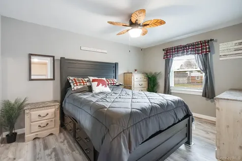 15 Franklin Road Hyde Park NY 12538