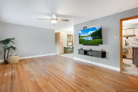 15 Franklin Road Hyde Park NY 12538