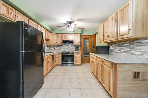 15 Franklin Road Hyde Park NY 12538