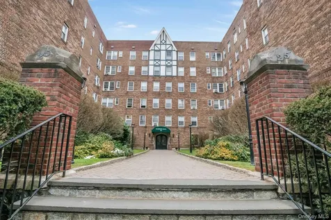 25 Parkview Avenue Bronxville NY 10708