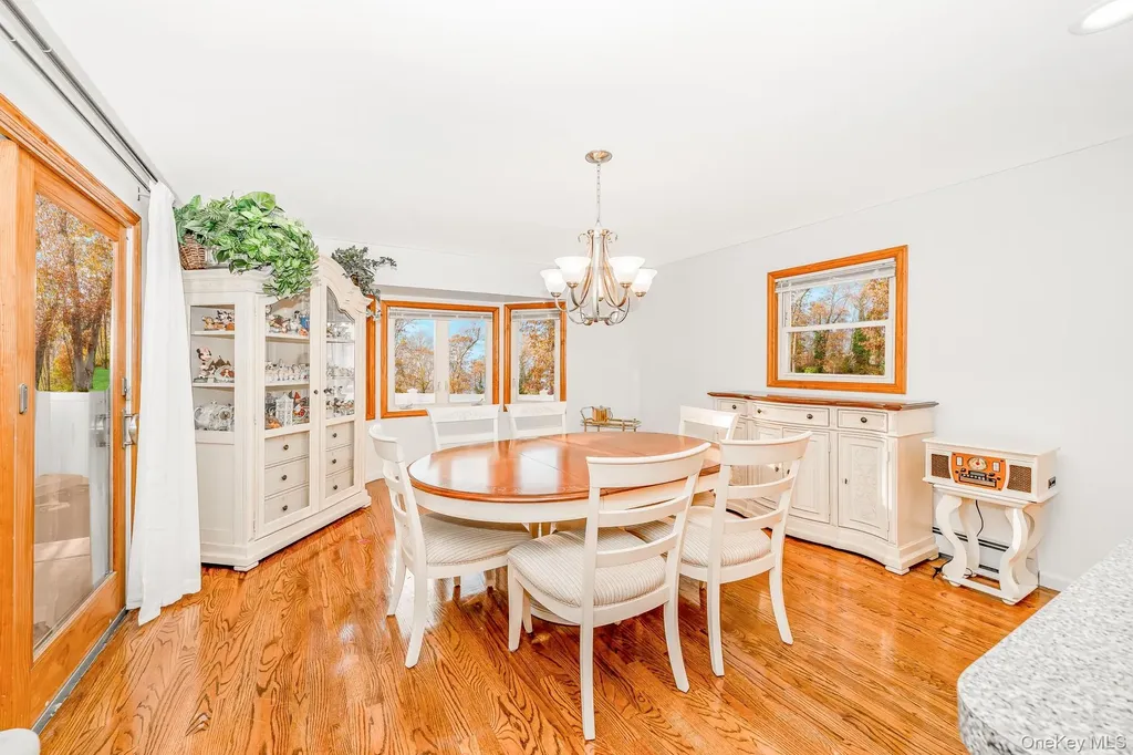 3 Brewster Gate Massapequa NY 11758