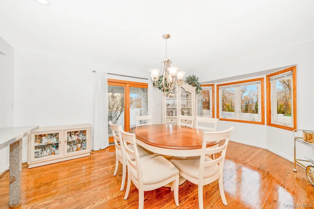 3 Brewster Gate Massapequa NY 11758