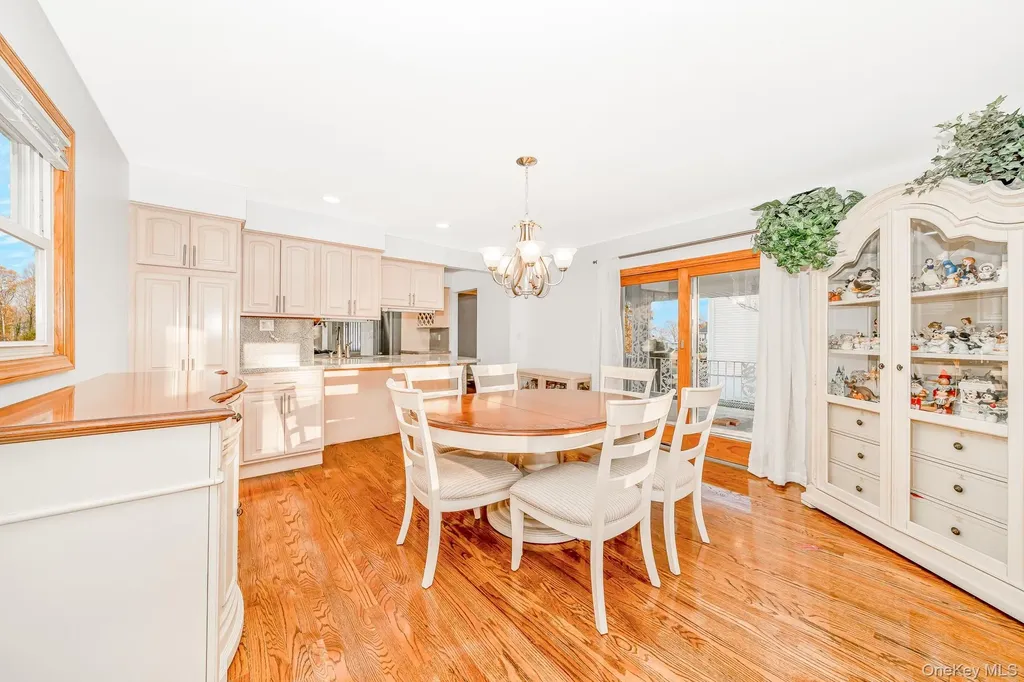 3 Brewster Gate Massapequa NY 11758