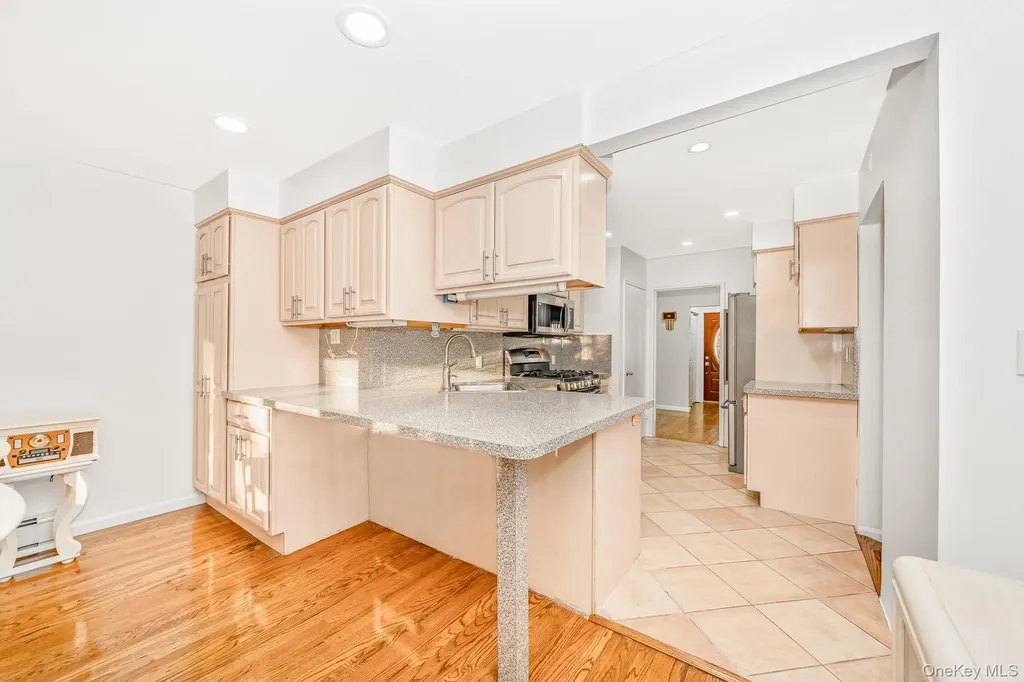 3 Brewster Gate Massapequa NY 11758