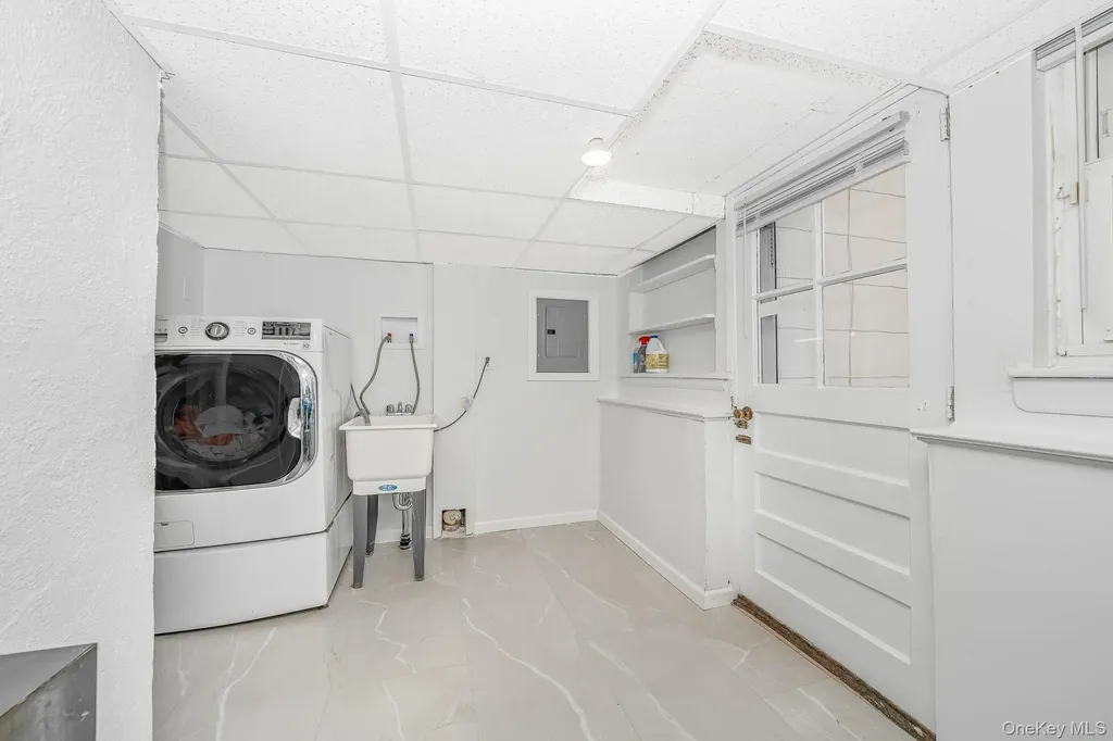3 Brewster Gate Massapequa NY 11758