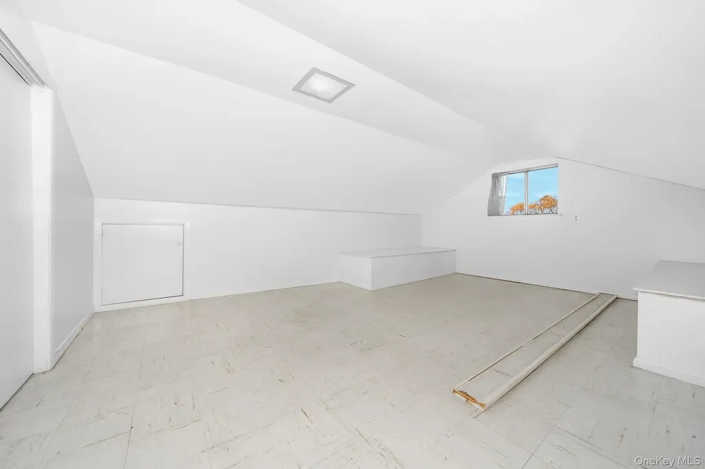 3 Brewster Gate Massapequa NY 11758
