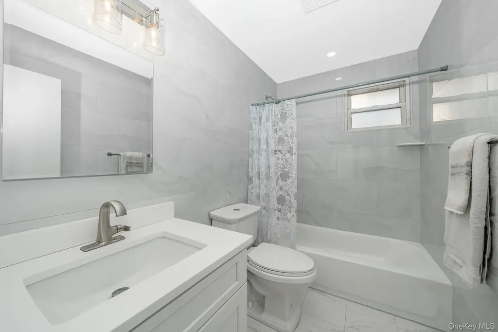 3 Brewster Gate Massapequa NY 11758