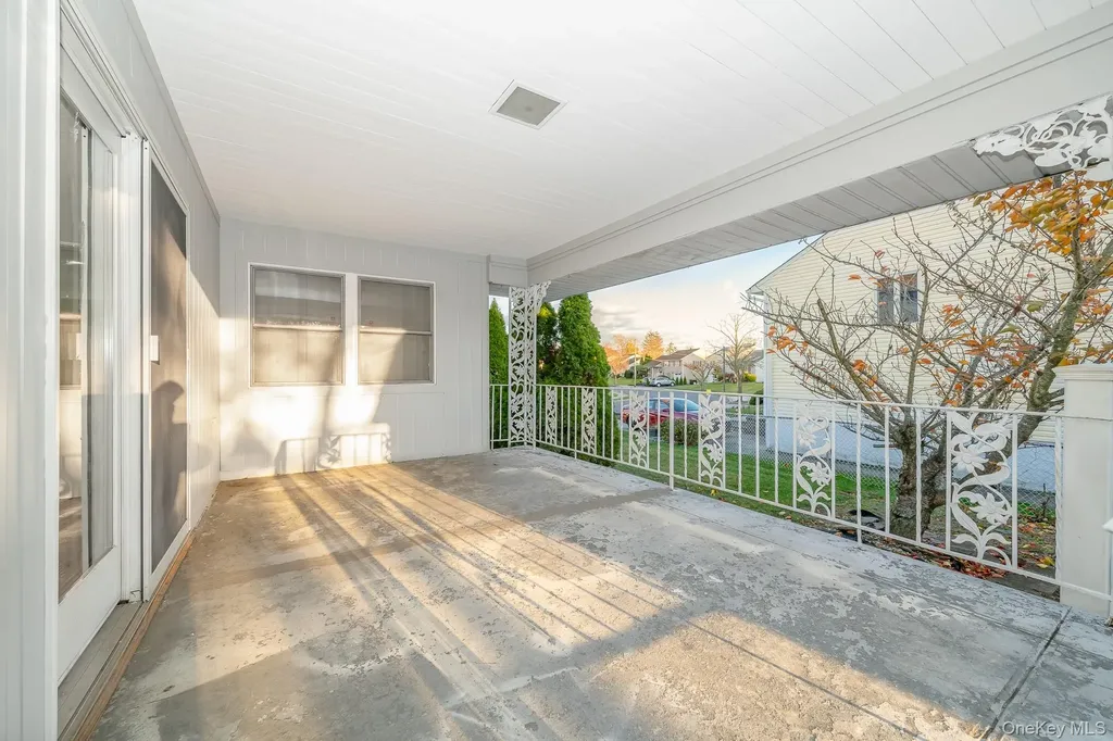 3 Brewster Gate Massapequa NY 11758