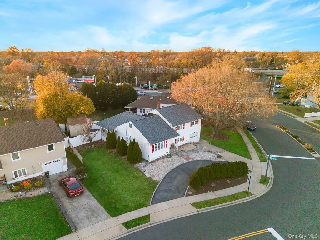 3 Brewster Gate Massapequa NY 11758