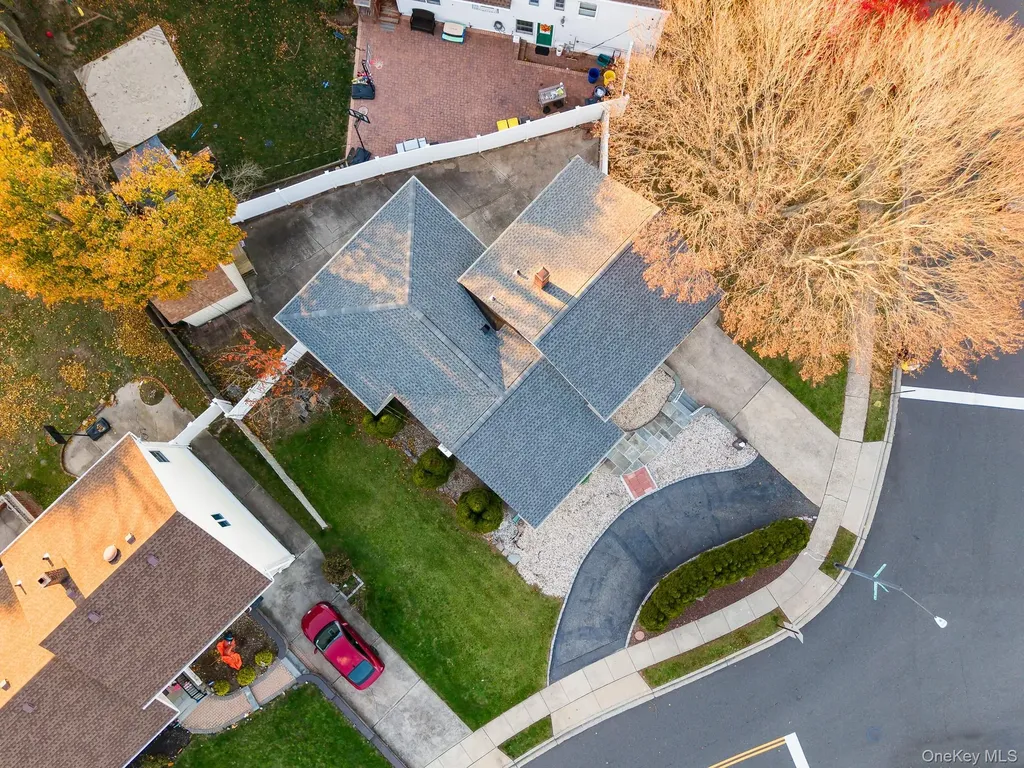 3 Brewster Gate Massapequa NY 11758