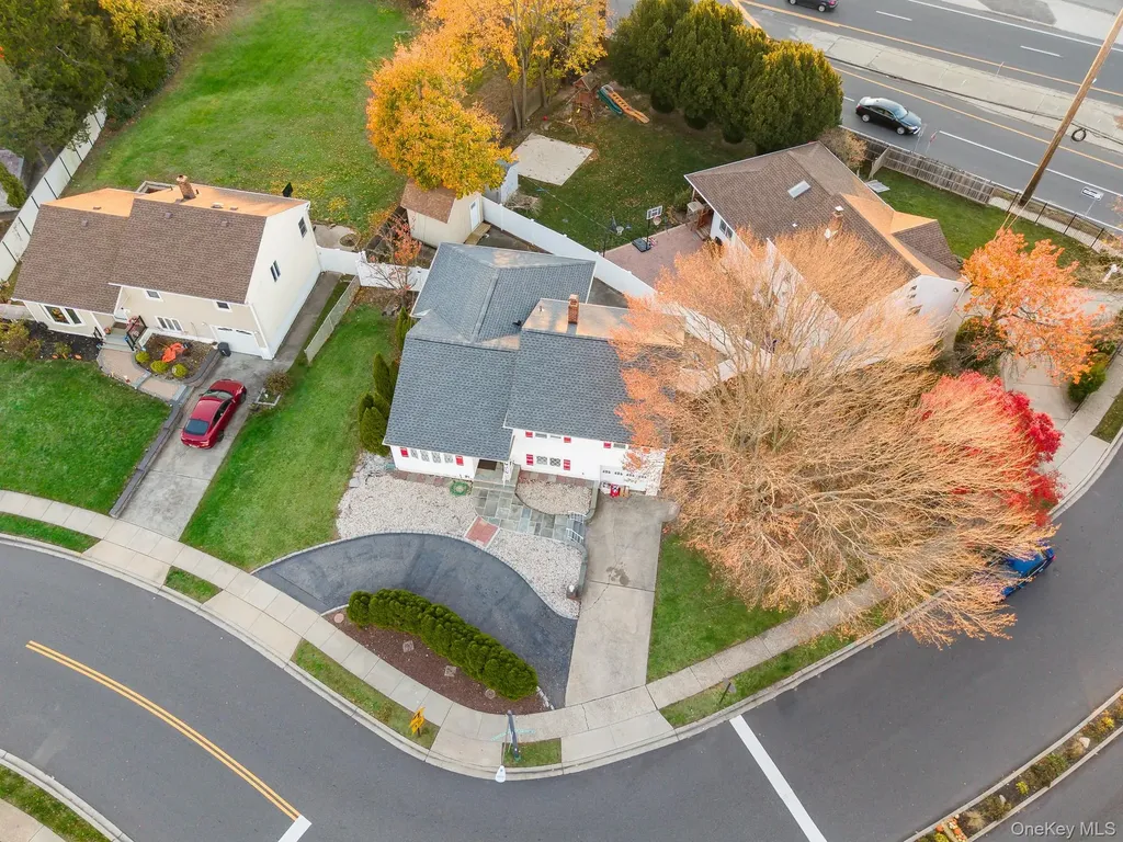 3 Brewster Gate Massapequa NY 11758