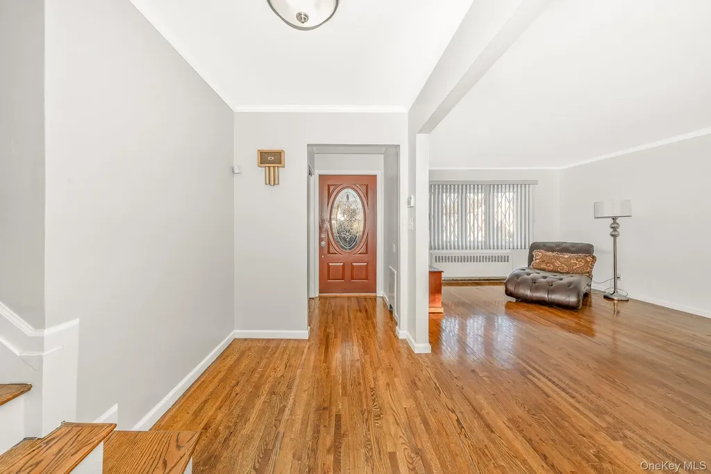3 Brewster Gate Massapequa NY 11758
