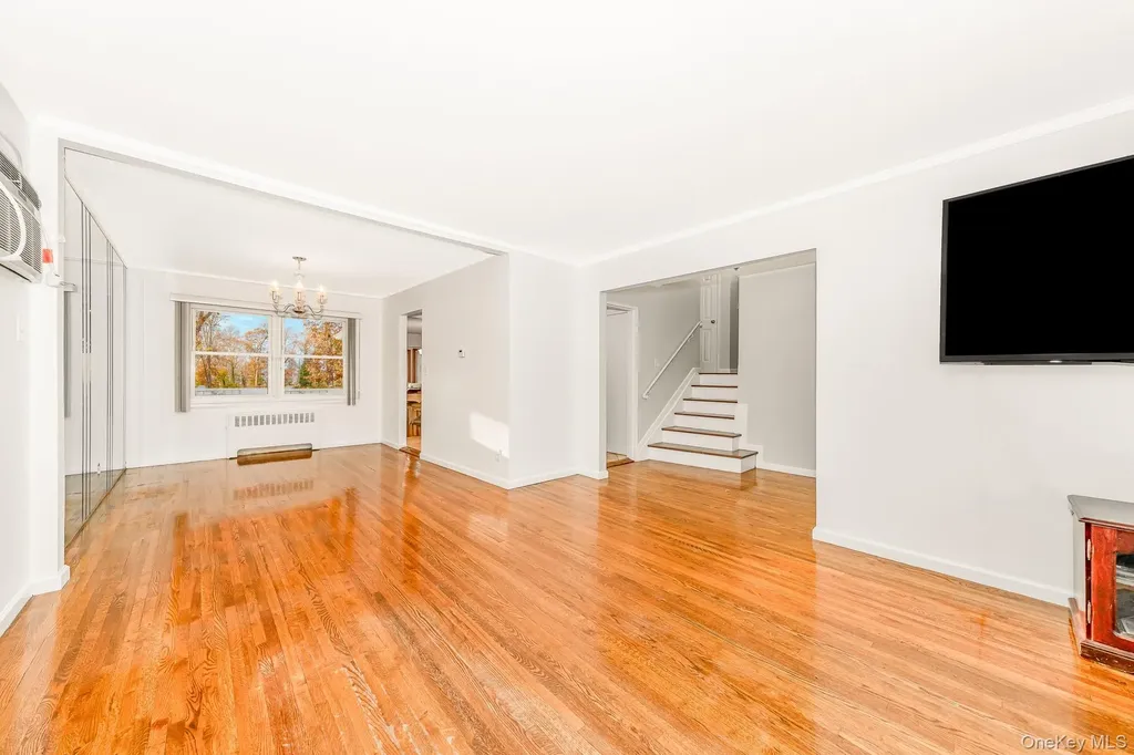 3 Brewster Gate Massapequa NY 11758