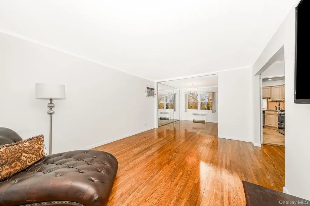 3 Brewster Gate Massapequa NY 11758