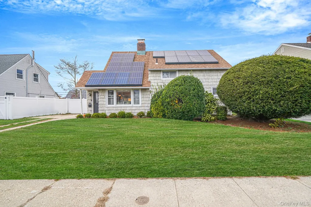 18 Chickadee Lane Levittown NY 11756