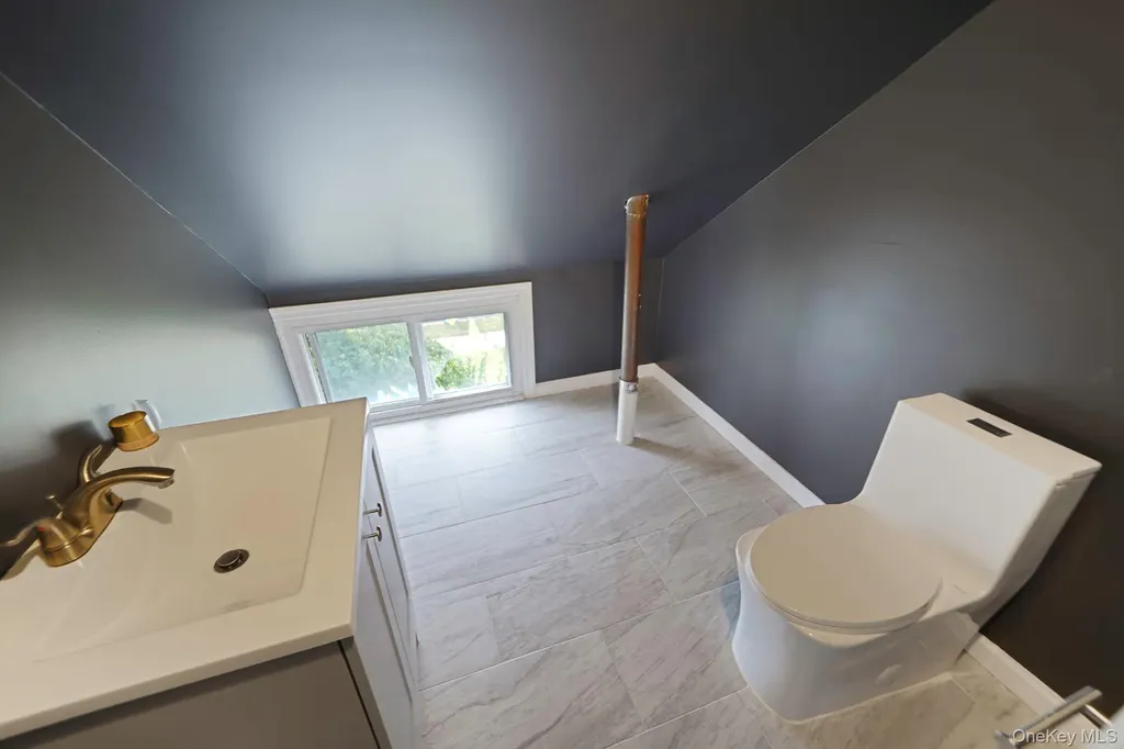 18 Chickadee Lane Levittown NY 11756