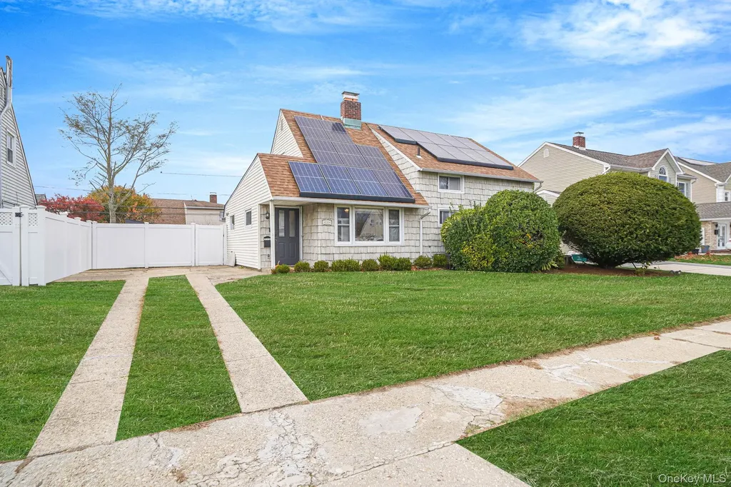 18 Chickadee Lane Levittown NY 11756