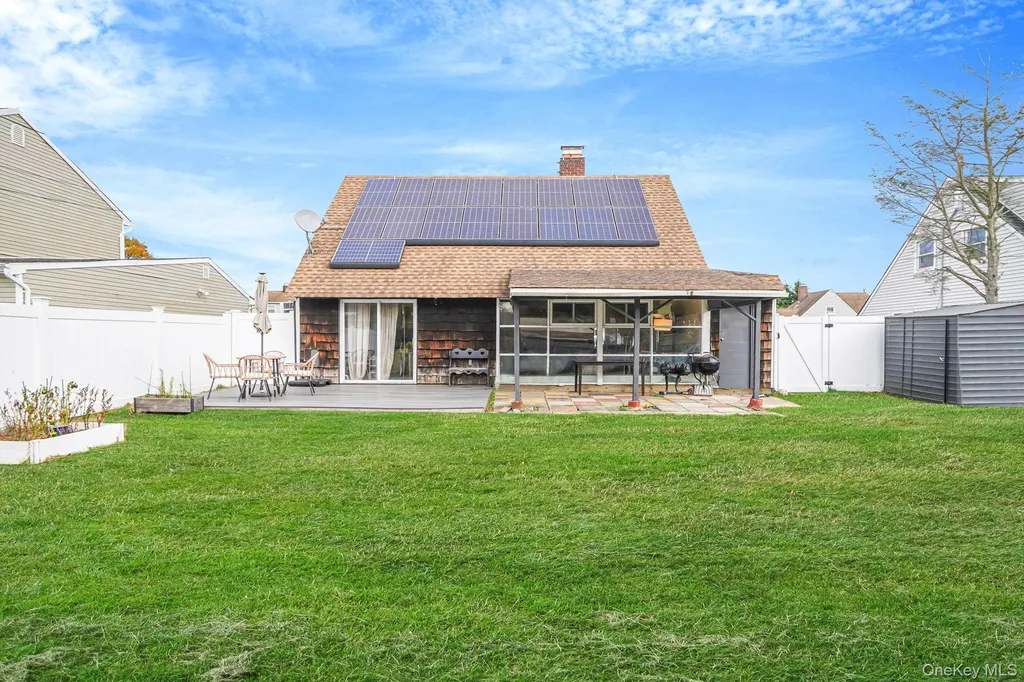 18 Chickadee Lane Levittown NY 11756