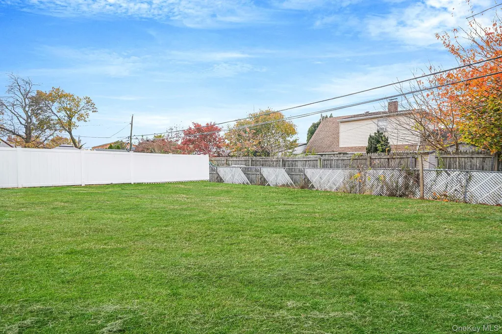 18 Chickadee Lane Levittown NY 11756