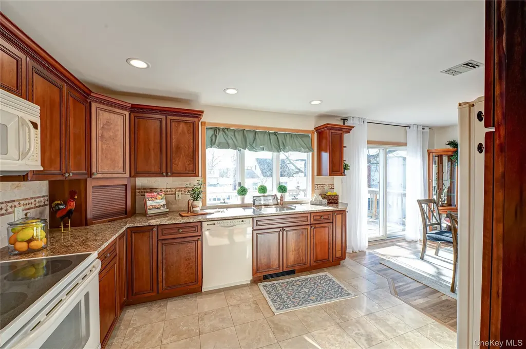 928 Peconic Avenue West Babylon NY 11704