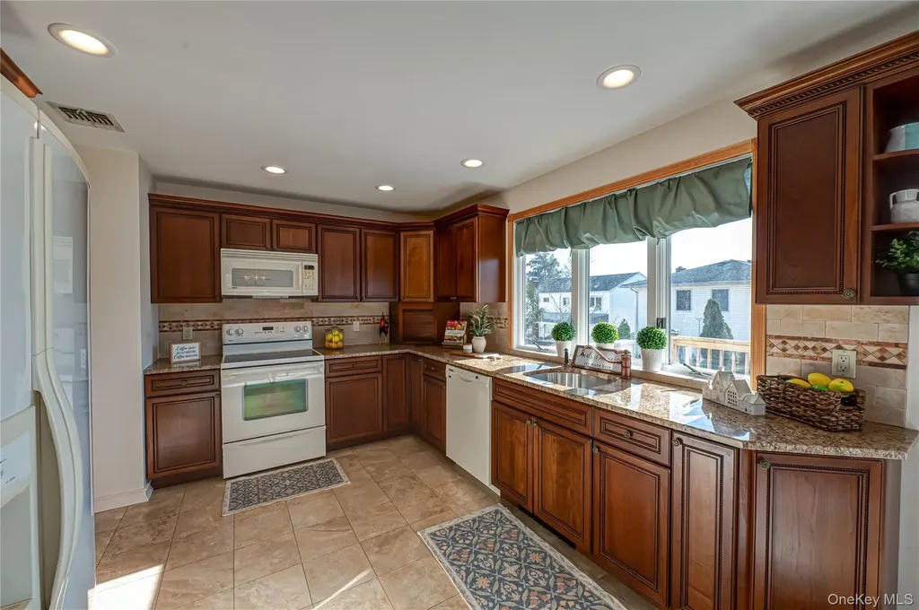928 Peconic Avenue West Babylon NY 11704