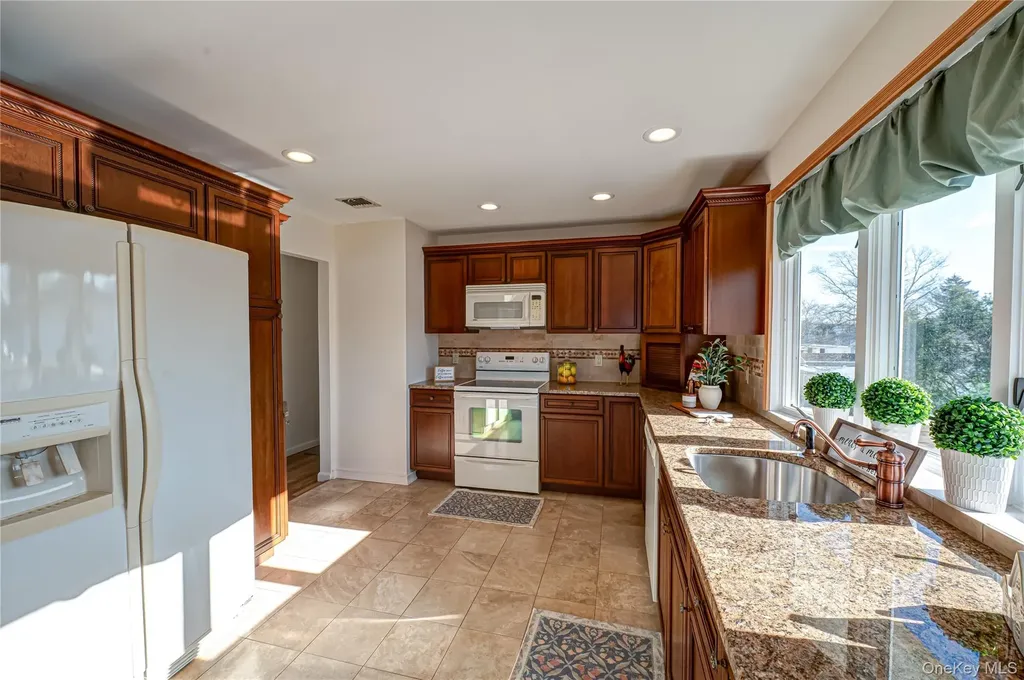 928 Peconic Avenue West Babylon NY 11704