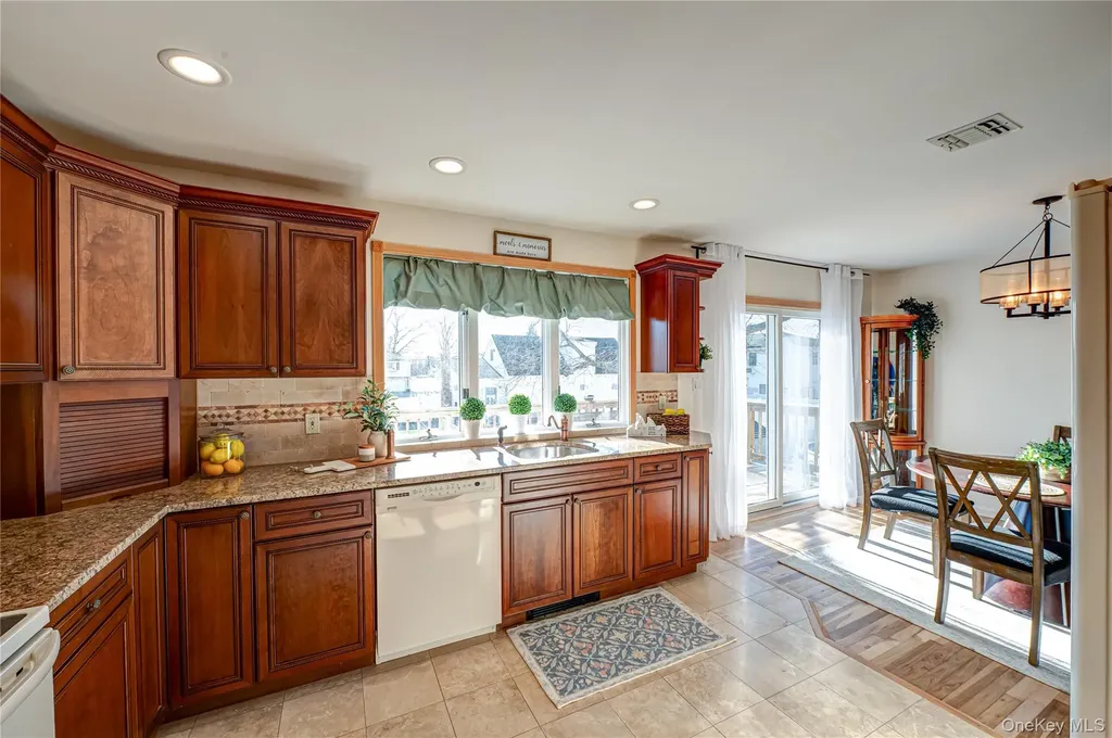 928 Peconic Avenue West Babylon NY 11704