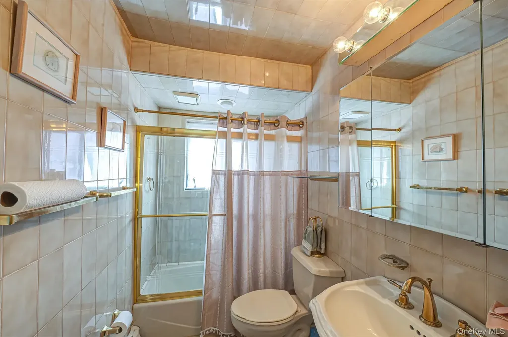 928 Peconic Avenue West Babylon NY 11704