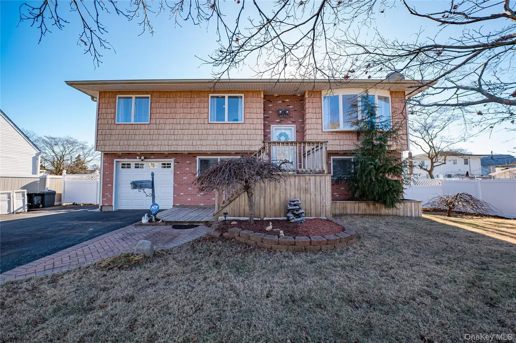 928 Peconic Avenue West Babylon NY 11704