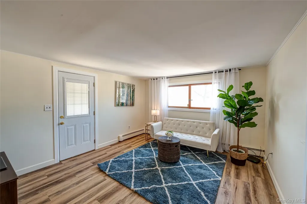 928 Peconic Avenue West Babylon NY 11704