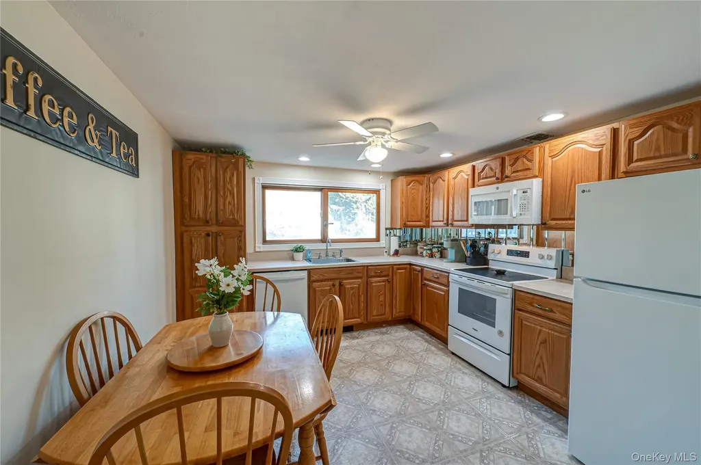928 Peconic Avenue West Babylon NY 11704