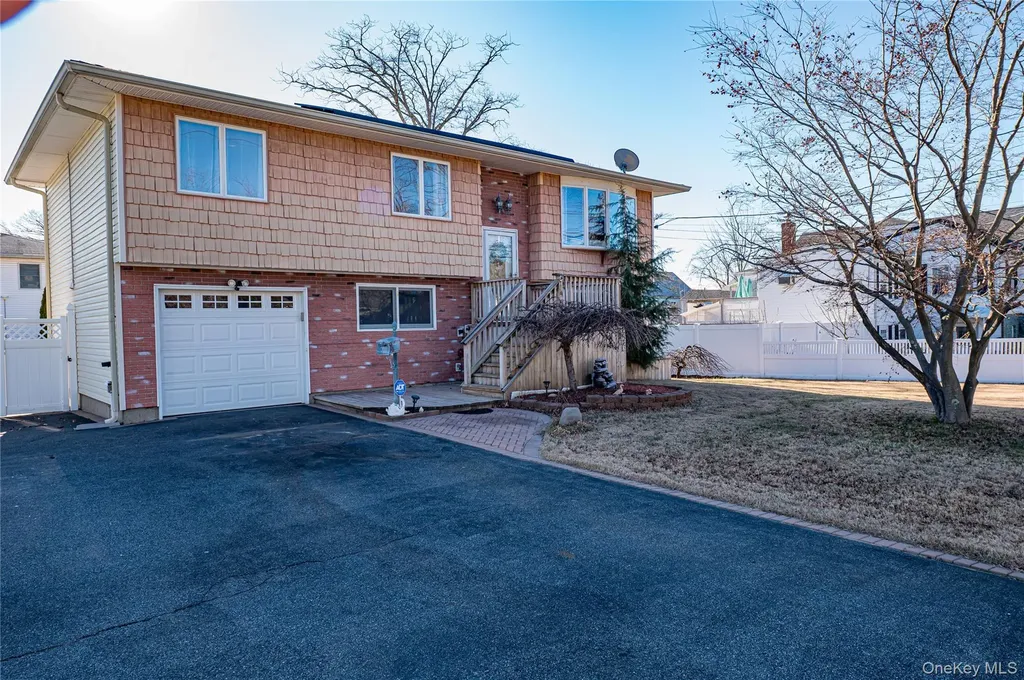 928 Peconic Avenue West Babylon NY 11704
