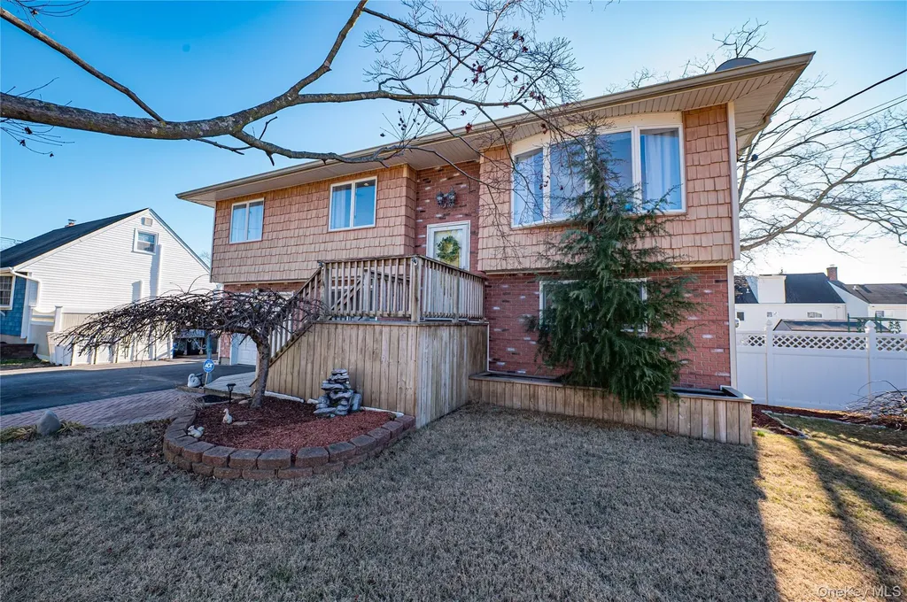 928 Peconic Avenue West Babylon NY 11704