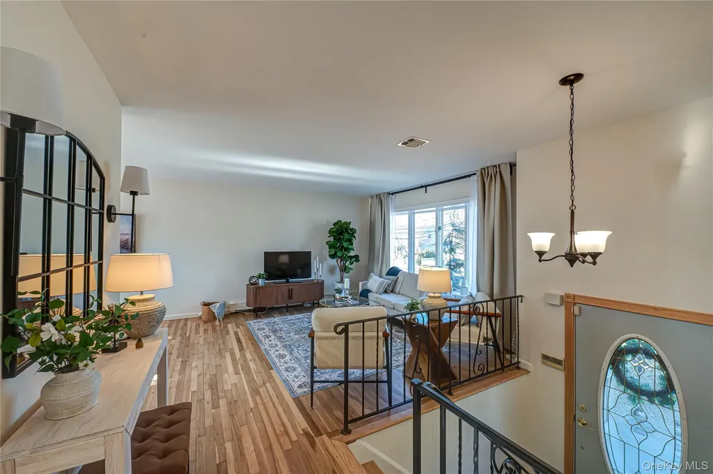 928 Peconic Avenue West Babylon NY 11704