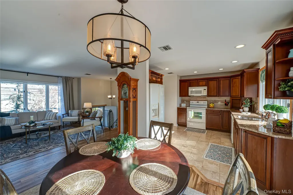 928 Peconic Avenue West Babylon NY 11704
