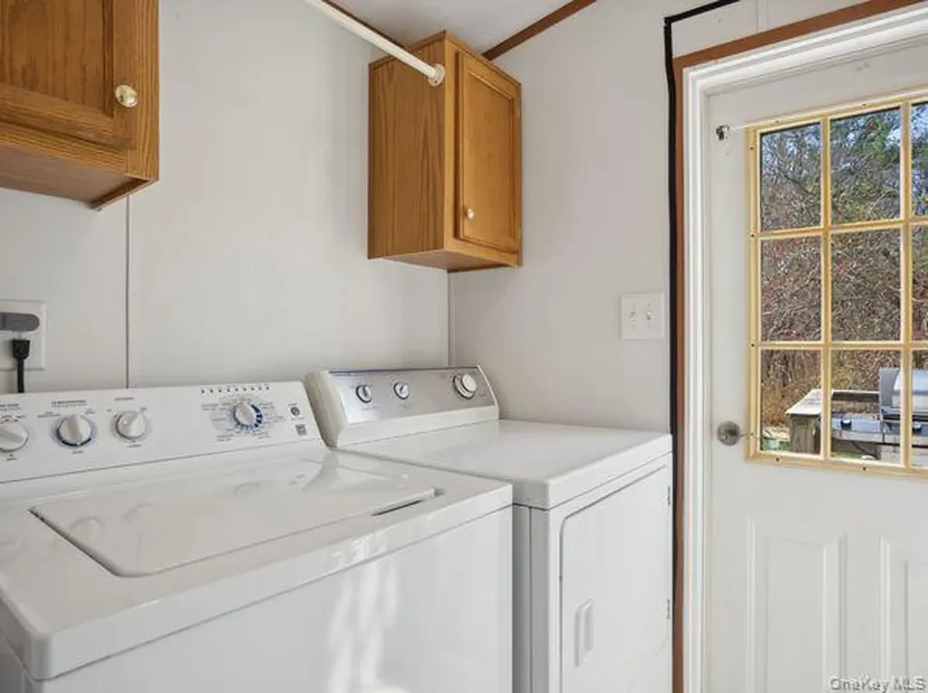 337 Three Mile Harbo East Hampton NY 11937