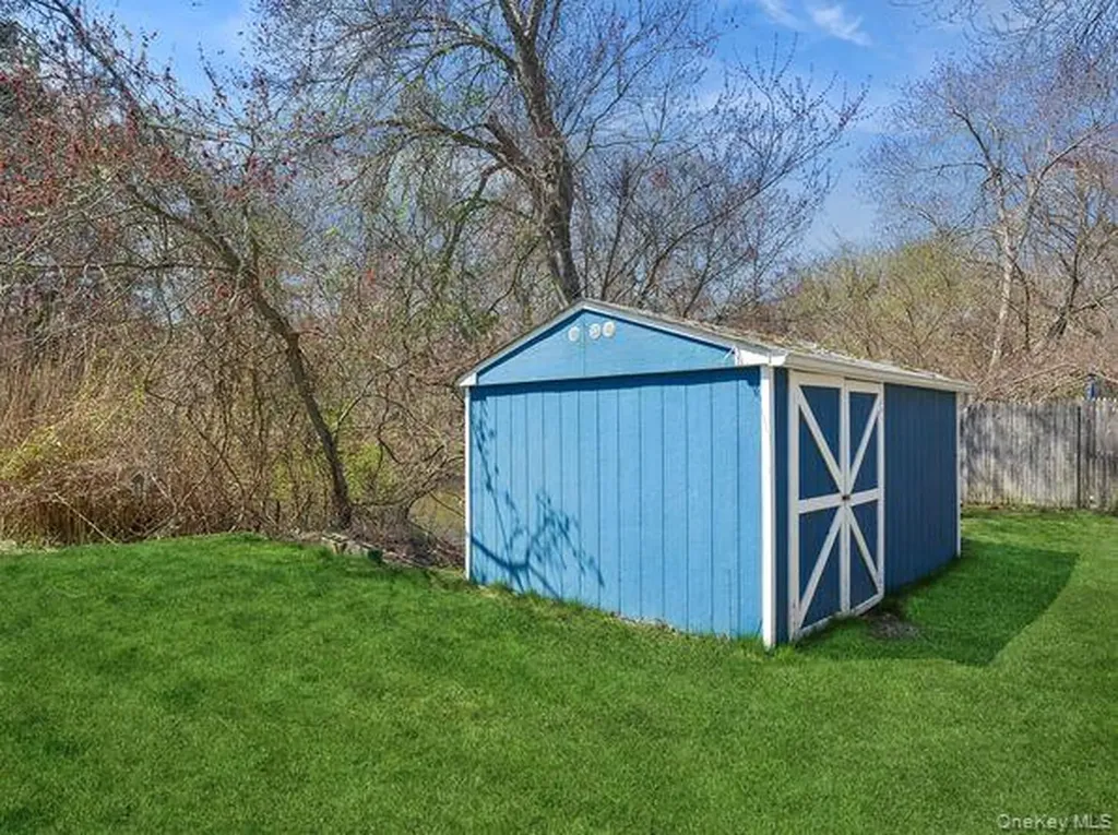 337 Three Mile Harbo East Hampton NY 11937