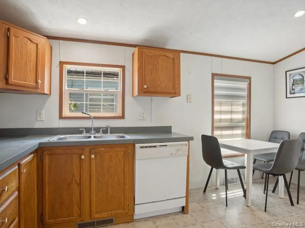 337 Three Mile Harbo East Hampton NY 11937