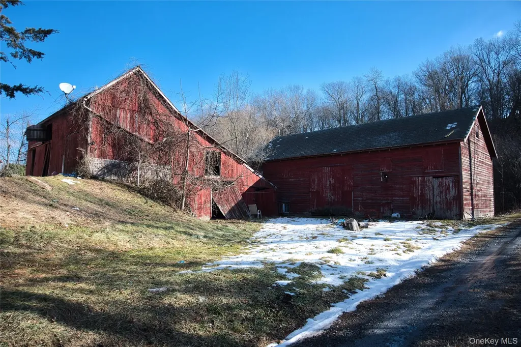 256 Round Hill Road Florida NY 10921